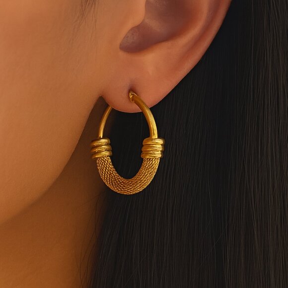 🆕 Chic Elegant 18K Gold Plated Stainless Steel Dainty Mesh Trendy Hoop Earrings - Picture 3 of 11